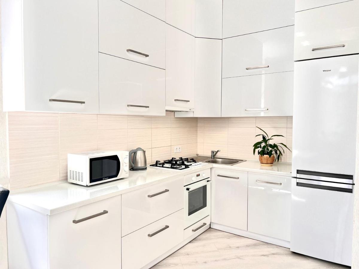 Osapart Cozy Apartment In A Complex Semycvit Львов Экстерьер фото
